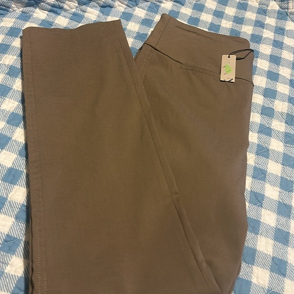 NEW NIC+ZOE WONDERSTRETCH POCKET STRAIGHT LEG PANT Color
MUSHROOM - Picture 15 of 17